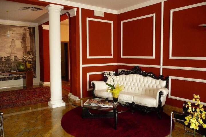 Guest Lobby
