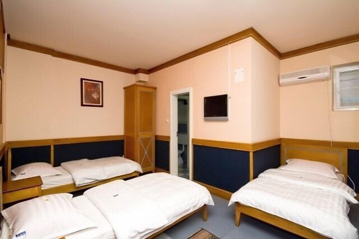 Room 13 of 40