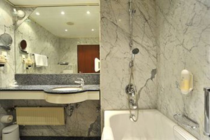 Room 2 of 15