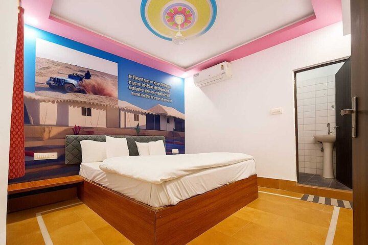 Room 5 of 12