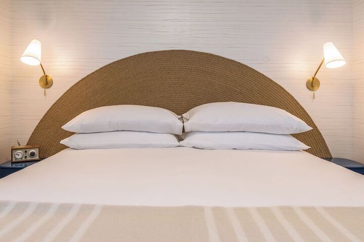 Suite Accessible King Size Bed (14 of 15)