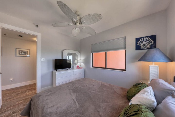 Room 15 of 106