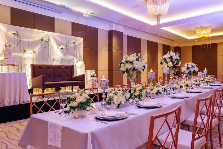 Ballroom/Hall 82 of 91