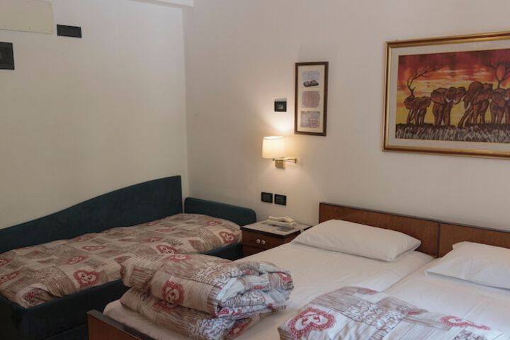Room 12 of 61