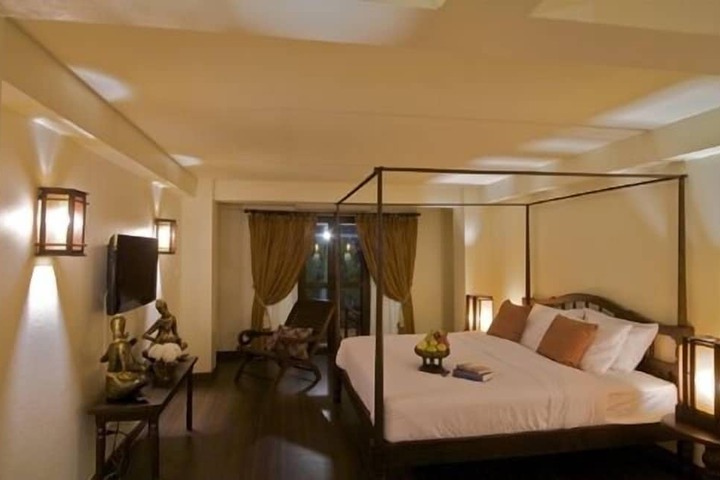 Room 6 of 14