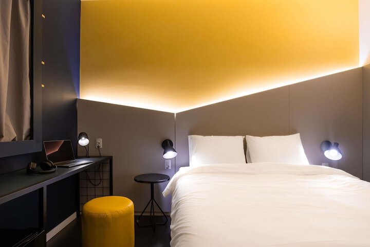 Room 16 of 38