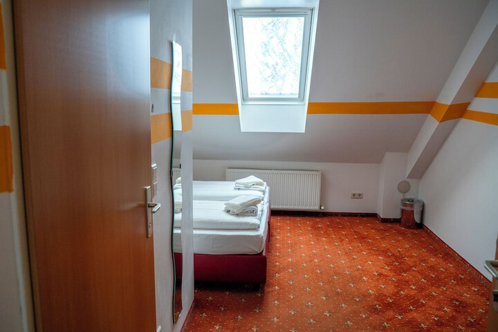 Room 28 of 45