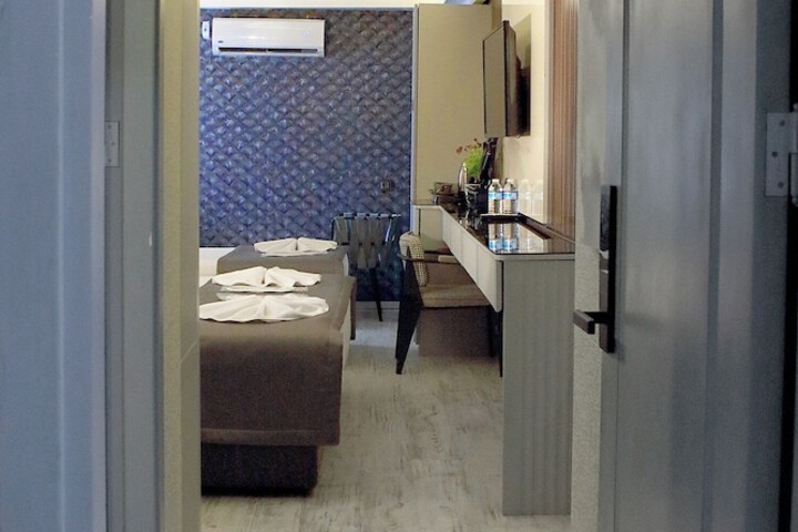 Room 21 of 104