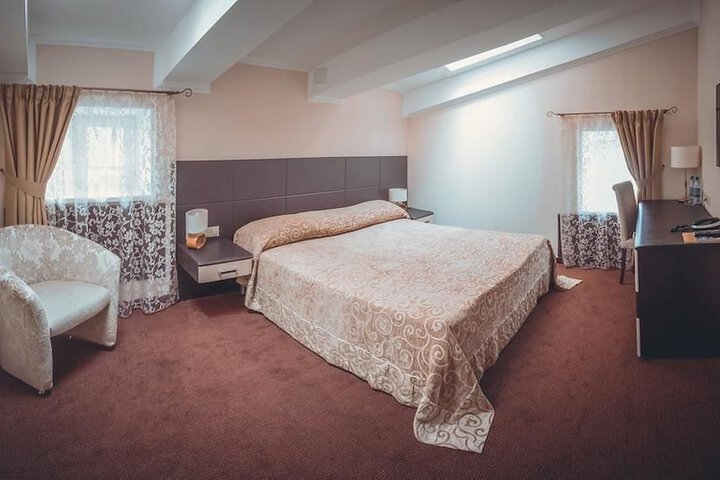 Room 3 of 60