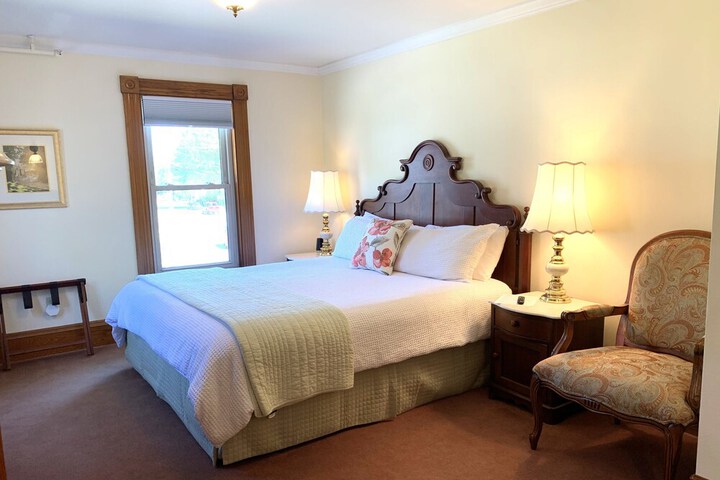 Room 8 of 14