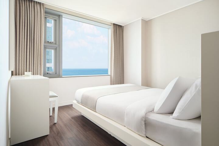 Room 8 of 22