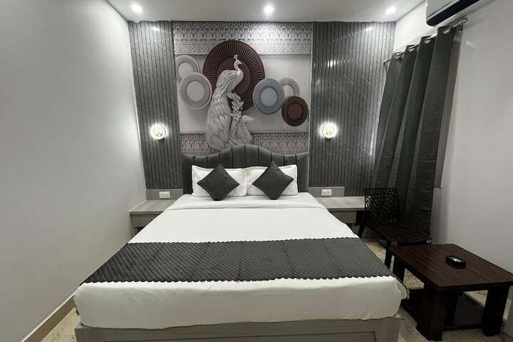 Room 10 of 24