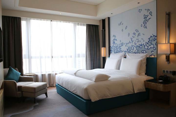 Room 3 of 86