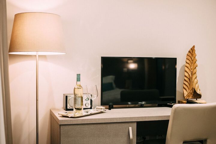 Room 5 of 48