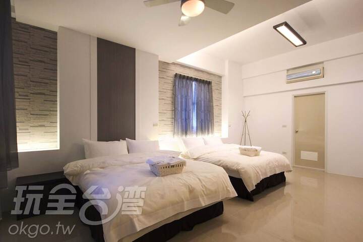 Room 8 of 18