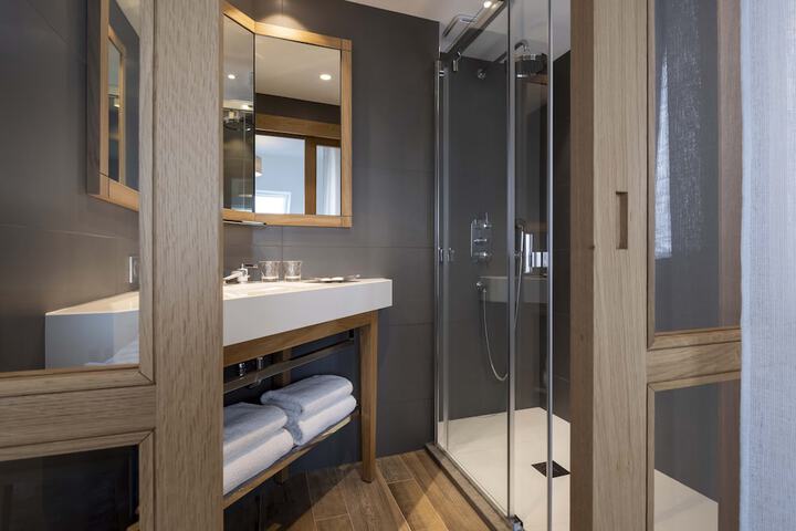 Room 10 of 52
