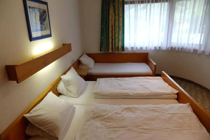 Room 3 of 11