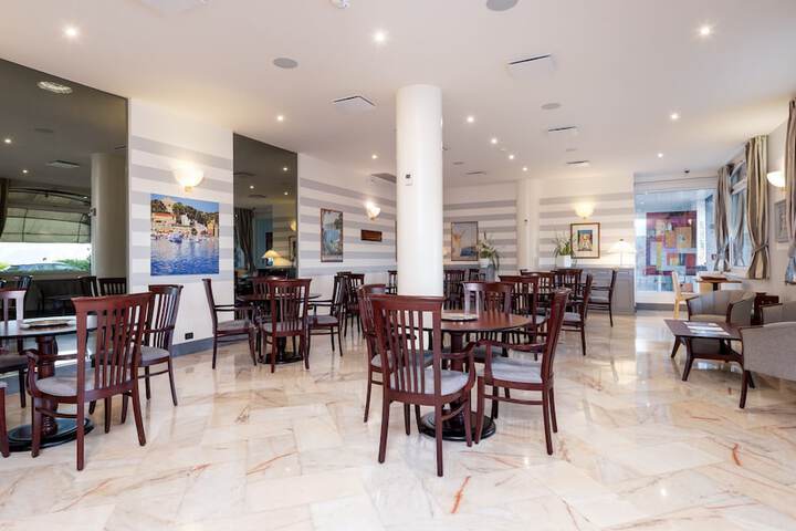 Guest Lobby