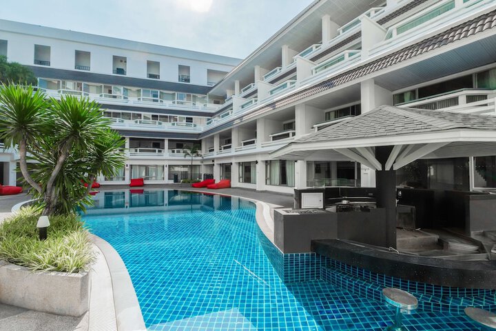 Pool 62 of 141