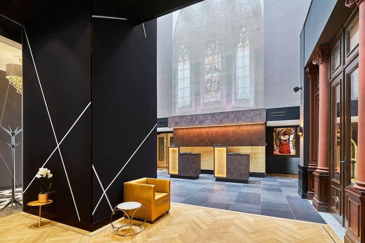 Entrance & Lobby