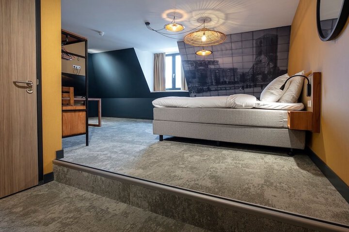 Room 5 of 110