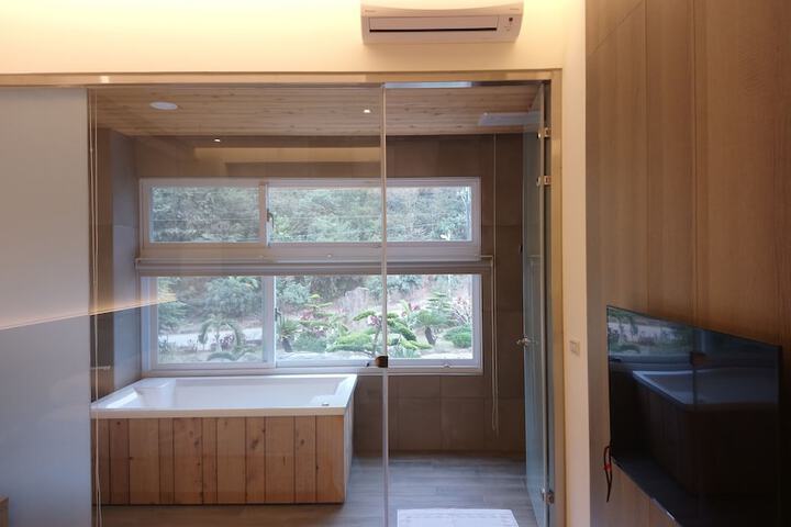 Room 22 of 25