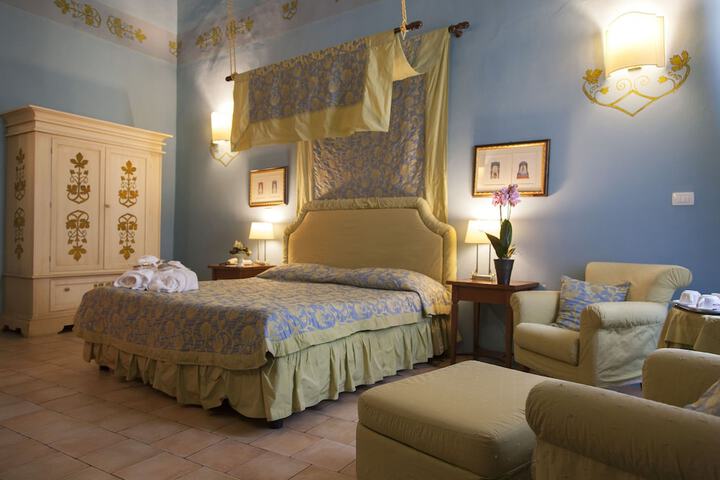 Room 10 of 29