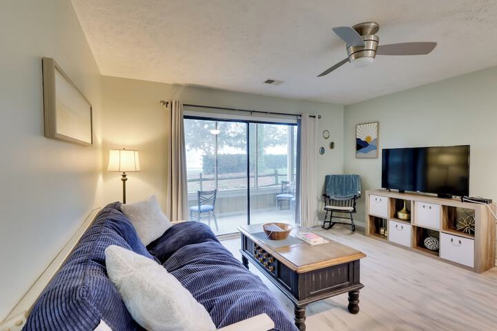 5 Mi to Cherry Grove Beach: Dog-friendly Condo!