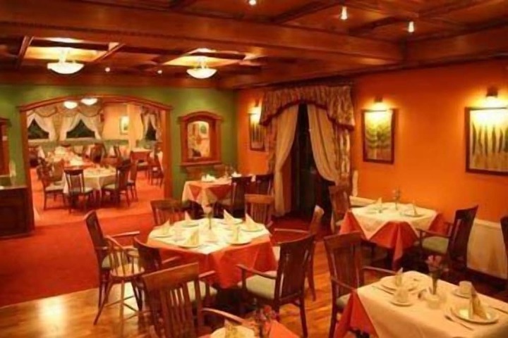 Dining 36 of 74