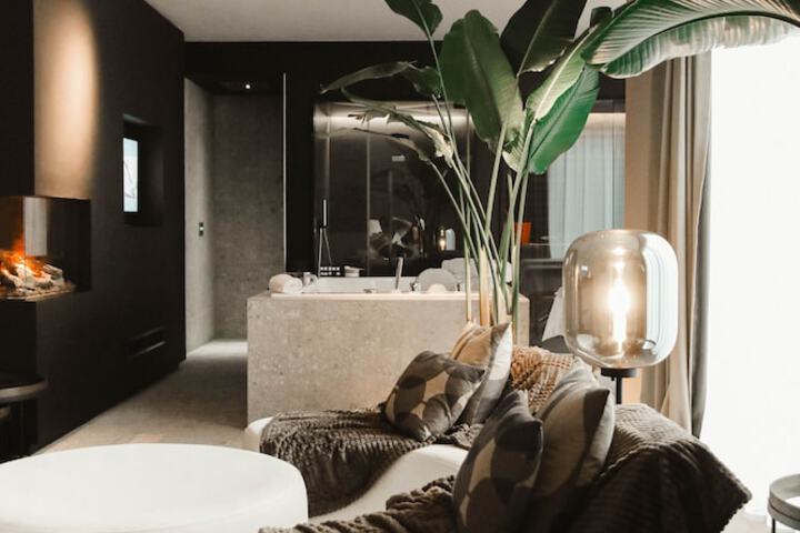 Room 21 of 102