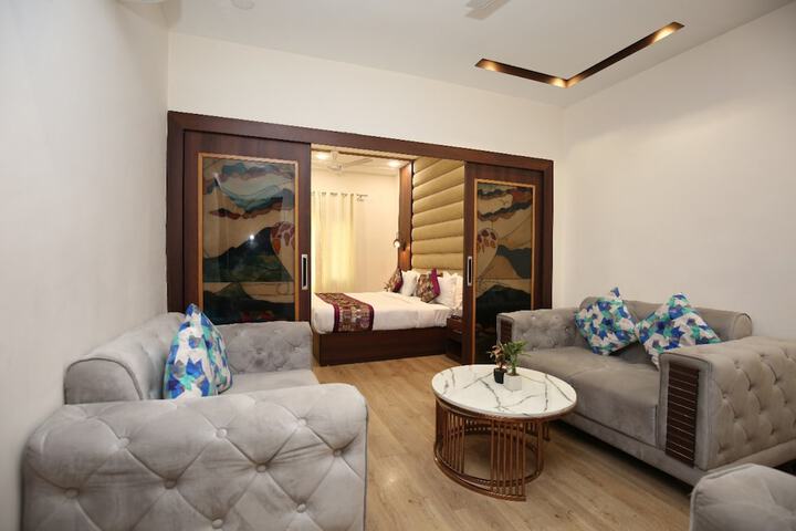 Room 4 of 23