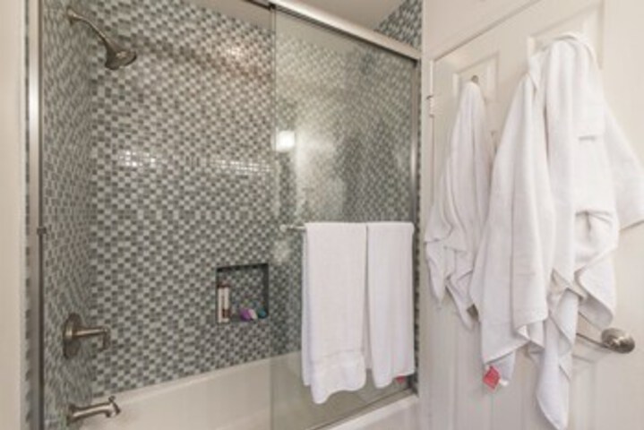 Room 4 of 61