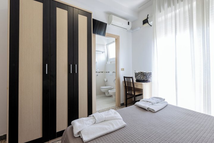 Room 18 of 119