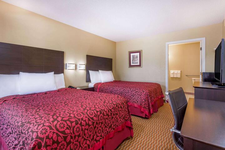 2 Double Beds (10 of 10)