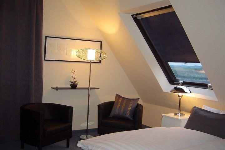 Room 2 of 35