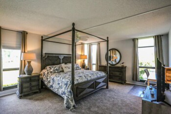 Room 28 of 28