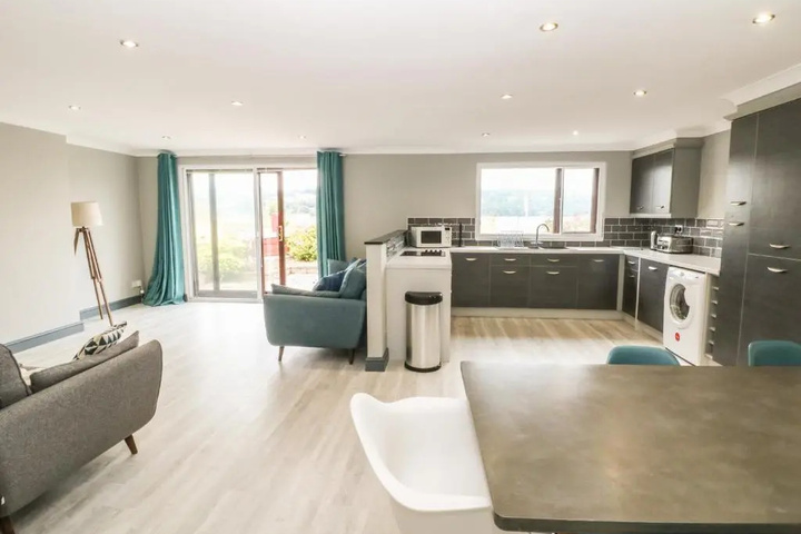 3 Trem Afon Colwyn Bay