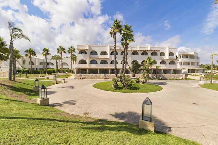 Hotel Exterior 57 of 63