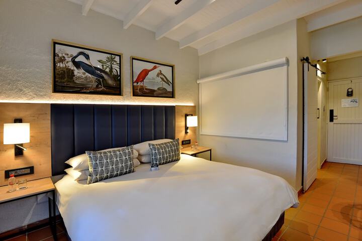 Room 10 of 103