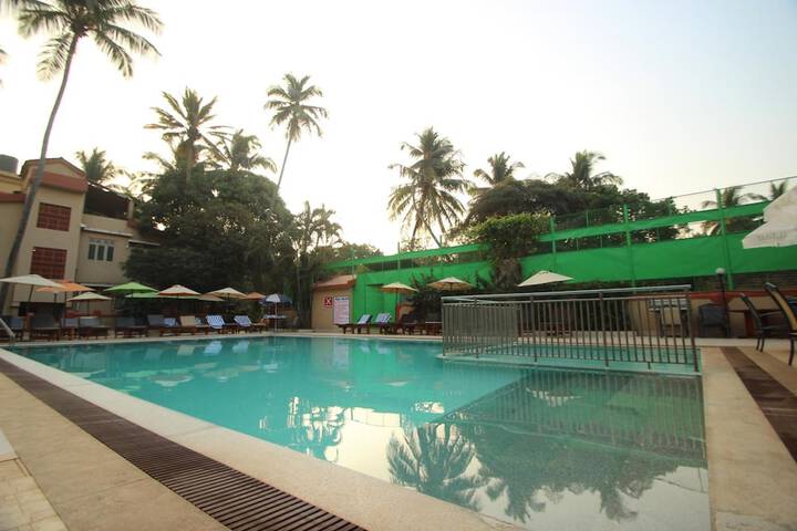 Hotel Pool