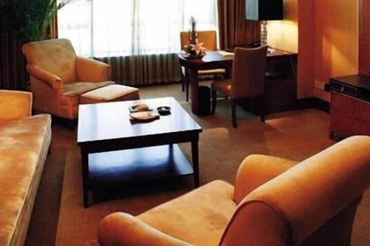 Room 21 of 38