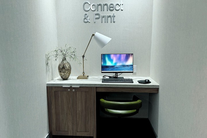 Business Center 70 of 74