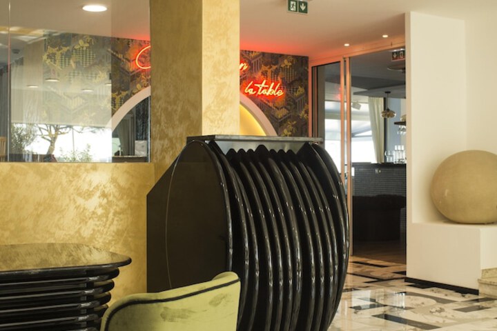 Lobby sitting area