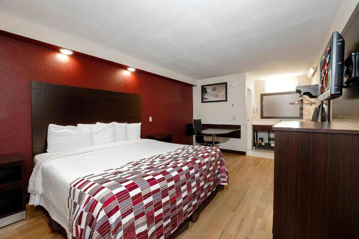1 King Bed (9 of 21)