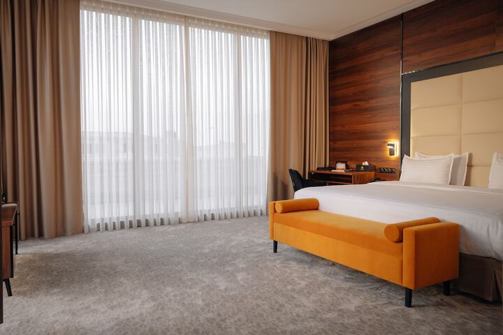 Room 13 of 77