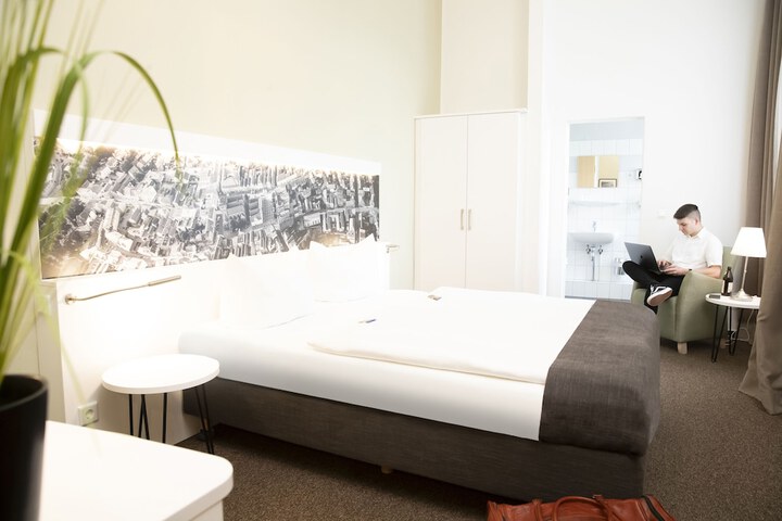 Room 32 of 114