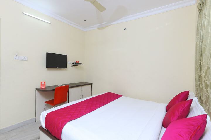 Room 6 of 9