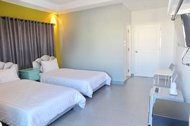 Room 2 of 40