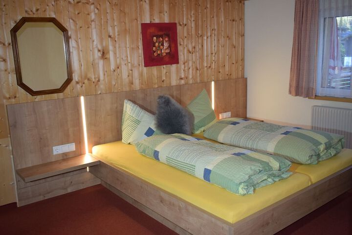 Room 9 of 36