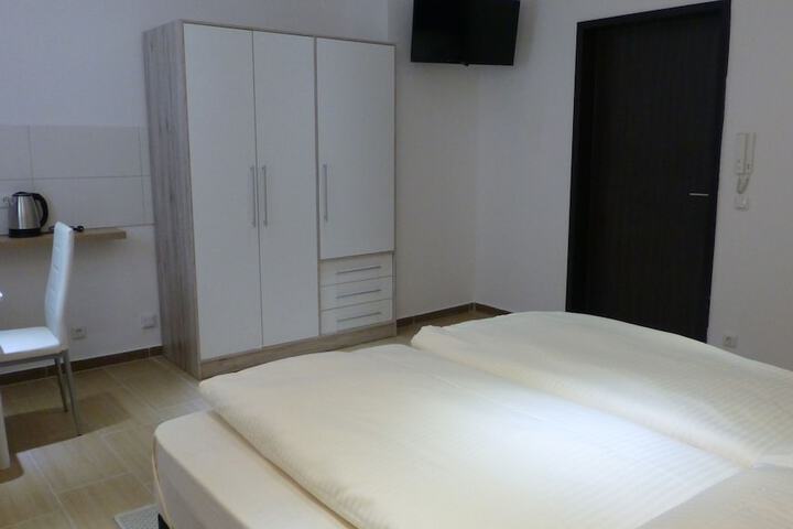 Room 12 of 35